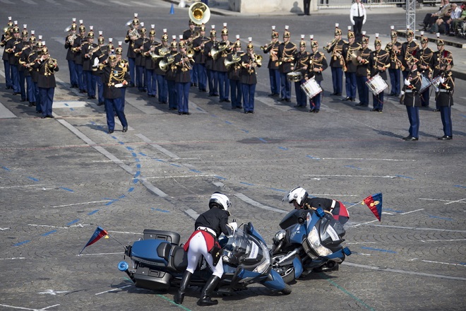 epaselect epa06887681 French gendarmes pick up their motorbikes after colliding during a performance as part of the annual Bastille Day military parade on the Champs Elysees avenue in Paris, France, 14 July 2018. Bastille Day, the French National Day, is held annually on 14 July to commemorate the storming of the Bastille fortress in 1789. EPA/IAN LANGSDON