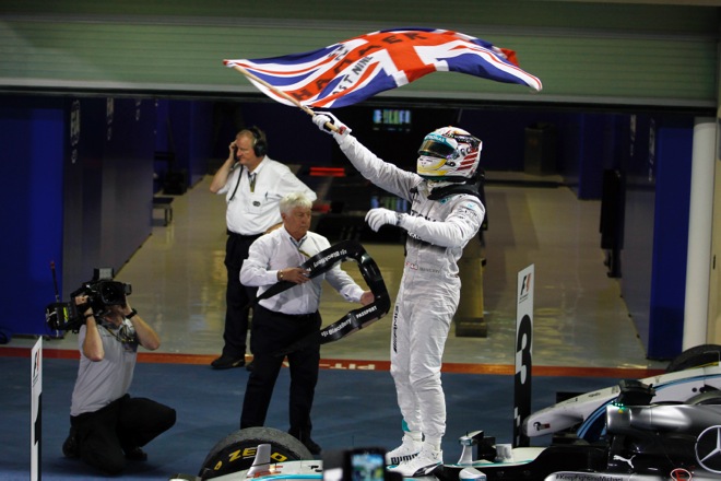 RTR4F877  lewis hamilton