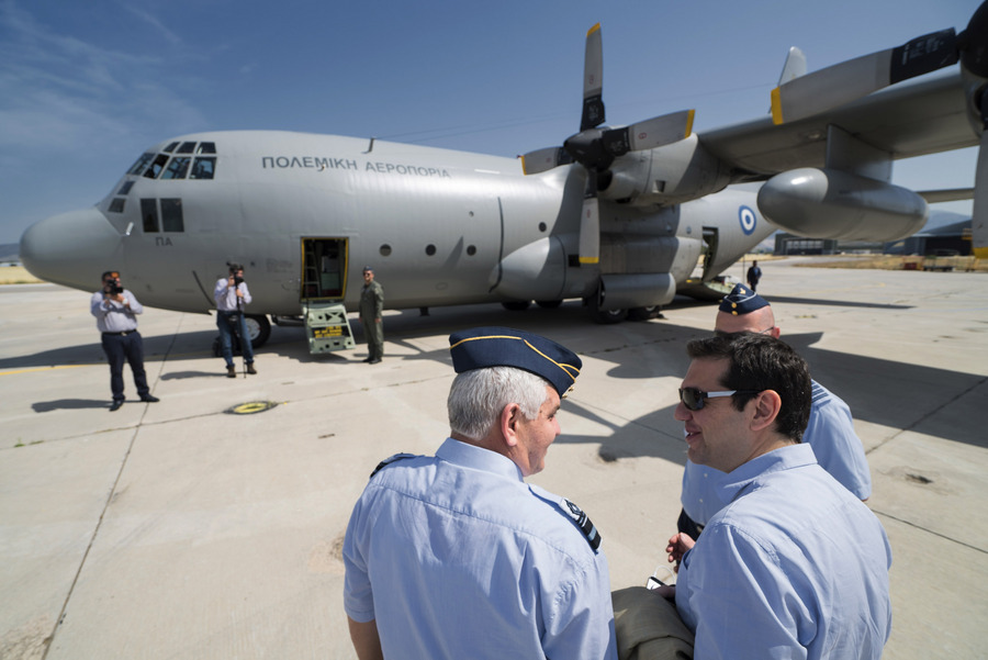 ΤΣΙΠΡΑΣ Α ΠΤΗΣΗ ΜΕ C- 130 ΠΡΟΣ ΡΗΓΑ ΓΙΑ ΤΗΝ ΣΥΝΟΔΟ ΚΟΡΥΦΗΣ