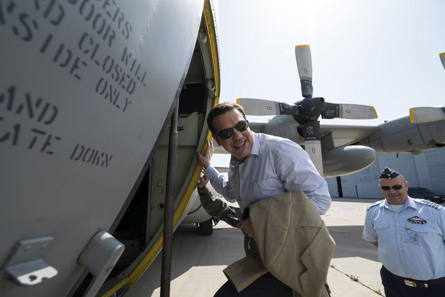 ΤΣΙΠΡΑΣ Α ΠΤΗΣΗ ΜΕ C- 130 ΠΡΟΣ ΡΙΓΑ ΓΙΑ ΤΗΝ ΣΥΝΟΔΟ ΚΟΡΥΦΗΣ