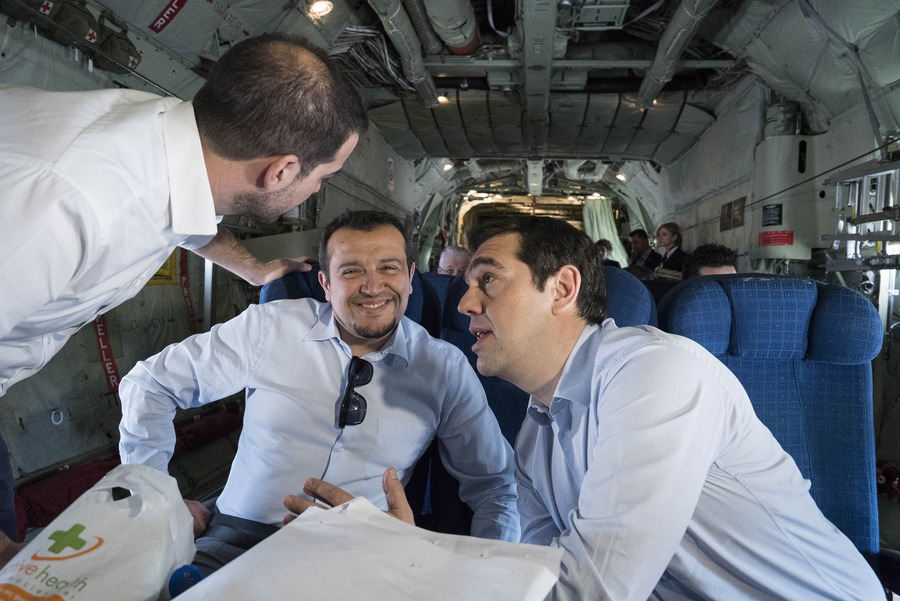 ΤΣΙΠΡΑΣ Α ΠΤΗΣΗ ΜΕ C- 130 ΠΡΟΣ ΡΗΓΑ ΓΙΑ ΤΗΝ ΣΥΝΟΔΟ ΚΟΡΥΦΗΣ