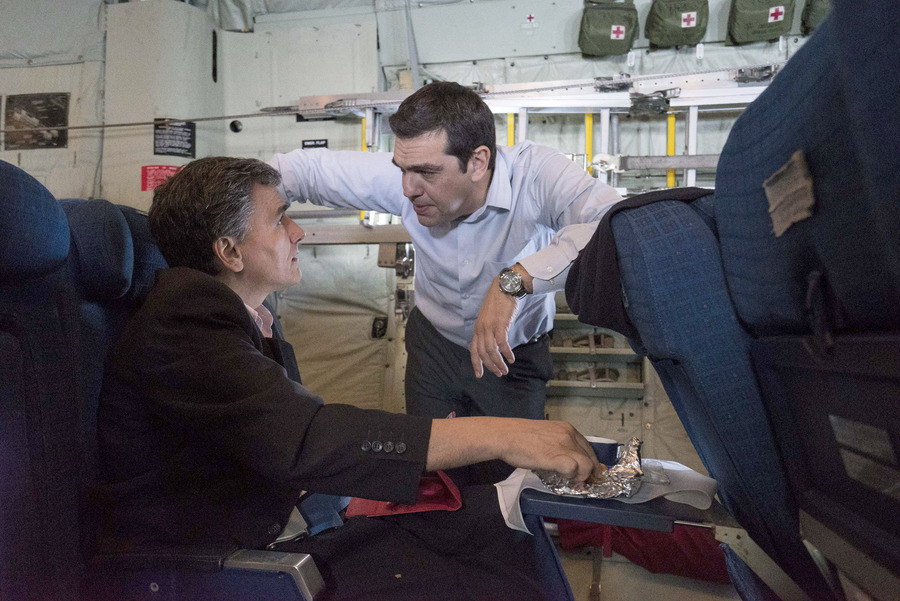 ΤΣΙΠΡΑΣ Α ΠΤΗΣΗ ΜΕ C- 130 ΠΡΟΣ ΡΗΓΑ ΓΙΑ ΤΗΝ ΣΥΝΟΔΟ ΚΟΡΥΦΗΣ