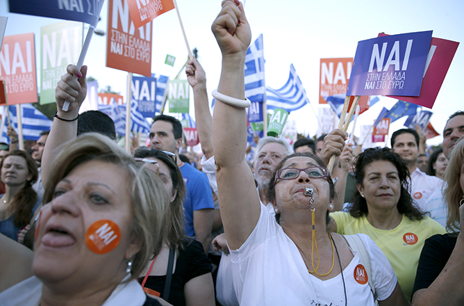 A 'Yes' supporter blows a whistle during a pro-Euro rally at the Panathenean stadium in Athens, Greece, July 3, 2015. An opinion poll on Greece's bailout referendum published on Friday pointed to a slight lead for the Yes vote, on 44.8 percent, against 43.4 percent for the No vote that the leftwing government backs.        REUTERS/Marko Djurica  - RTX1IXPY