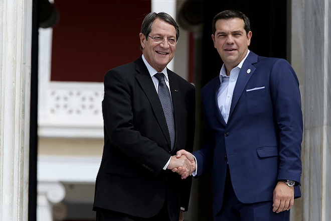 O πρωθυπουργός Αλέξης Τσίπρας (Δ) υποδέχεται τον Πρόεδρο της Κυπριακής Δημοκρατίας Νίκο Αναστασιάδη (Α) , στο Ζάππειο Μέγαρο, Παρασκευή 9 Σεπτεμβρίου 2016. Στο Ζάππειο Μέγαρο πραγματοποιείται η Σύνοδος των Μεσογειακών Χωρών της Ε.Ε., την οποία συγκάλεσε ο πρωθυπουργός της Ελλάδας Αλέξης Τσίπρας, με τη συμμετοχή του Προέδρου της Γαλλικής Δημοκρατίας François Hollande, του αναπληρωτή υπουργού Ευρωπαϊκής Ένωσης της Ισπανίας Φερνάντο Εγκιδάθου, του πρωθυπουργού της Ιταλίας Matteo Renzi, του Προέδρου της Κυπριακής Δημοκρατίας Νίκου Αναστασιάδη, του πρωθυπουργού της Μάλτας, Joseph Muscat και του πρωθυπουργού της Πορτογαλίας, Antonio Costa.  ΑΠΕ-ΜΠΕ/ΑΠΕ-ΜΠΕ/ΣΥΜΕΛΑ ΠΑΝΤΖΑΡΤΖΗ