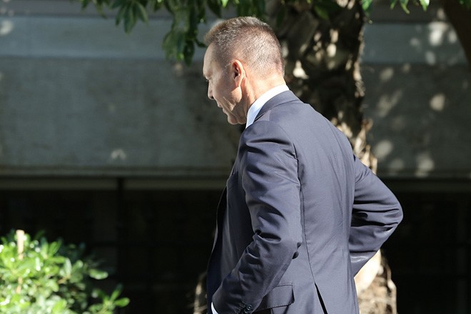 Ο διοικητής της Τράπεζας της Ελλάδος, Γιάννης Στουρνάρας κατά την άφιξη του στο Μέγαρο Μαξίμου, την  Παρασκευή 30 Σεπτεμβρίου 2016. ΑΠΕ-ΜΠΕ/ΑΠΕ-ΜΠΕ/ΣΥΜΕΛΑ ΠΑΝΤΖΑΡΤΖΗ