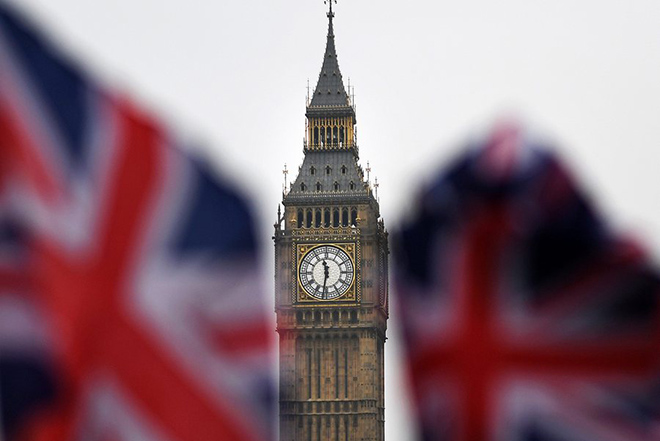 epa05752020 The Union Jack flies near parliament and Big Ben in London, Britain, 26 January 2017. The British Government has published its bill seeking parliament's approval to formally trigger Article 50 and begin the process of the UK leaving the European Union (EU).  EPA/ANDY RAIN