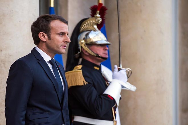 epa06312034 French President Emmanuel Macron waits for Ciptior President Nicos Anastasiades (not pictured) prior to their meeting at the Elysee Palace in Paris, France, 06 November 2017. EPA/CHRISTOPHE PETIT TESSON
