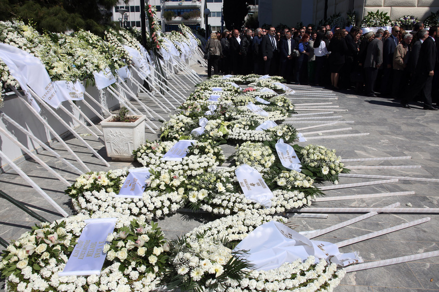 Στεφάνια στην κηδεία του Στέλιου Σκλαβενίτη, στον Ιερό Ναό του Αγίου Νικολάου στον Πειραιά, Μεγάλη Τετάρτη 4 Απριλίου 2018. ΑΠΕ-ΜΠΕ /ΑΠΕ-ΜΠΕ/ΑΛΕΞΑΝΔΡΟΣ ΜΠΕΛΤΕΣ