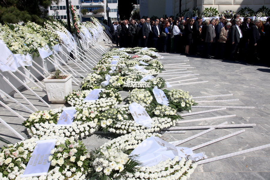 Στεφάνια στην κηδεία του Στέλιου Σκλαβενίτη, στον Ιερό Ναό του Αγίου Νικολάου στον Πειραιά, Μεγάλη Τετάρτη 4 Απριλίου 2018. ΑΠΕ-ΜΠΕ /ΑΠΕ-ΜΠΕ/ΑΛΕΞΑΝΔΡΟΣ ΜΠΕΛΤΕΣ