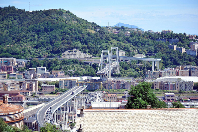 Bridge collapsed on Genoa highway