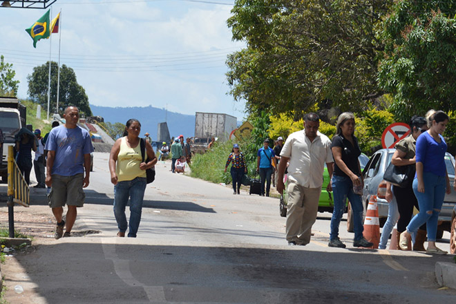 Almost 1200 Venezuelan people leave Brazil following violent incidents
