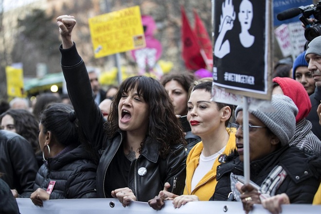 epa06589727 Actresses Asia Argento (C-L) and Rose McGowan (C-R) join a demonstration to mark the International Women's Day in Rome,Italy, 08 March 2018. Asia Argento, an Italian actress who helped launch the #MeToo movement, is launching a new movement, #WeToo, which aims to unite women against the power imbalance in favor of men. Argento helped give strength to other women to report sexual assault and harassment when she accused Harvey Weinstein of rape in an expose by The New Yorker.  EPA/MASSIMO PERCOSSI
