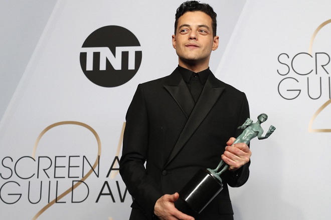 epaselect epa07326922 Rami Malek poses with the SAG Award for Outstanding Performance by a Male Actor in a Leading Role in 'Bohemian Rhapsody' during the 25th annual Screen Actors Guild Awards ceremony at the Shrine Auditorium in Los Angeles, California, USA, 27 January 2019.  EPA/NINA PROMMER