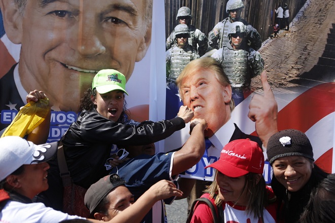 epa07338800 Supporters of Venezuelan President Nicolas Maduro attend a demonstration in Caracas, Venezuela, 02 February 2019. Maduro and his opponent National Assembly leader Juan Guaido have called on their supporters to take to the streets as international pressure increased on Maduro to resign. Guiado had declared himself interim president of Venezuela on 23 January and promised to guide the country toward new election as he consider last May's election not valid.  EPA/Cristian Hernandez