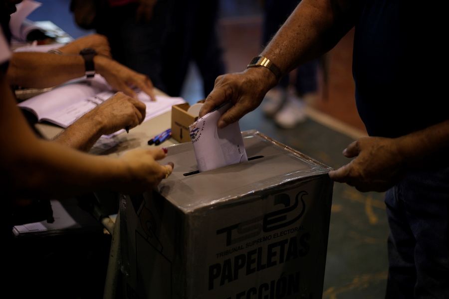 epa07341344 A man votes during the presidential election, in San Salvador, El Salvador, 03 February 2019. El Salvador is electing the President for the next five years.  EPA/Rodrigo Sura