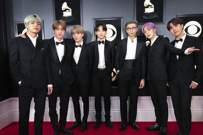 epa07361092 The band BTS arrive for the 61st annual Grammy Awards ceremony at the Staples Center in Los Angeles, California, USA, 10 February 2019.  EPA/YONHAP SOUTH KOREA OUT