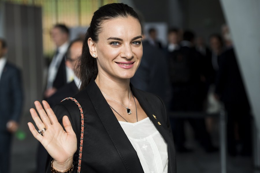 epa06080474 Former Russian pole vaulter, Yelena Isinbayeva, arrives during the presentation of the Los Angeles 2024 Candidate City Briefing for members of the International Olympic Committee (IOC) vat the SwissTech Convention Centre, in Lausanne, Switzerland, 11 July 2017.  EPA/JEAN-CHRISTOPHE BOTT