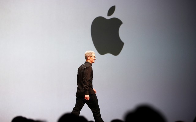 Πτώση κερδών και αύξηση εσόδων για την Apple