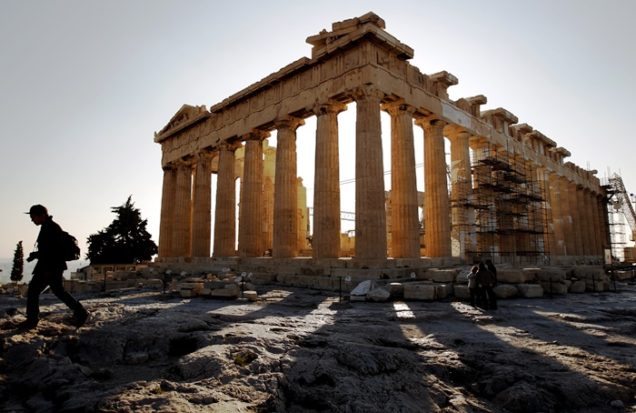 «Το ΑΕΠ της Ελλάδας έχει κολλήσει στην αρχαία Ελλάδα»