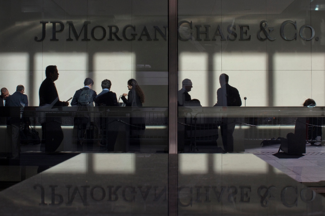 JP Morgan: Επίκεινται συλλήψεις δύο στελεχών της