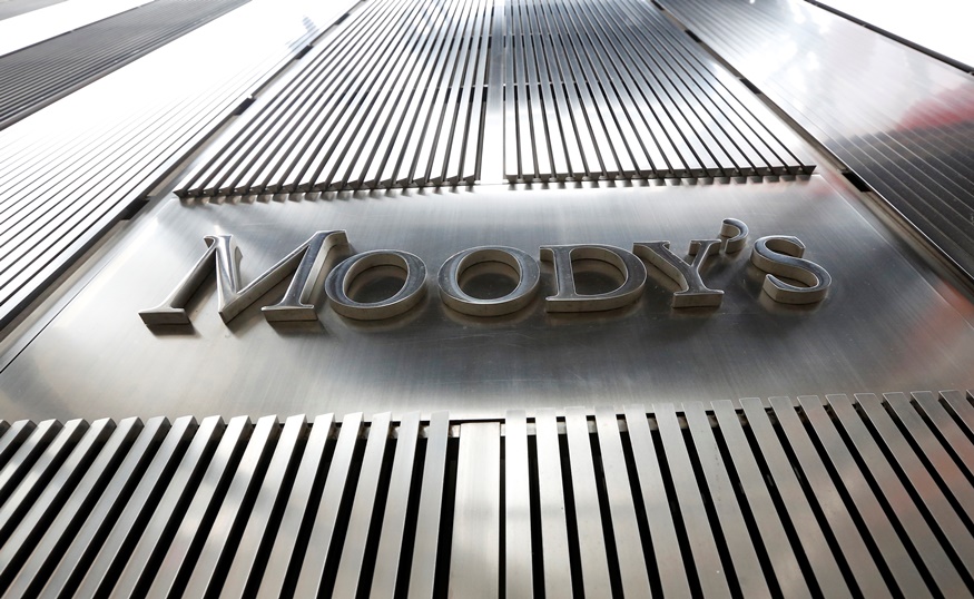 Moody’s: Προς αναβάθμιση της ελληνικής οικονομίας