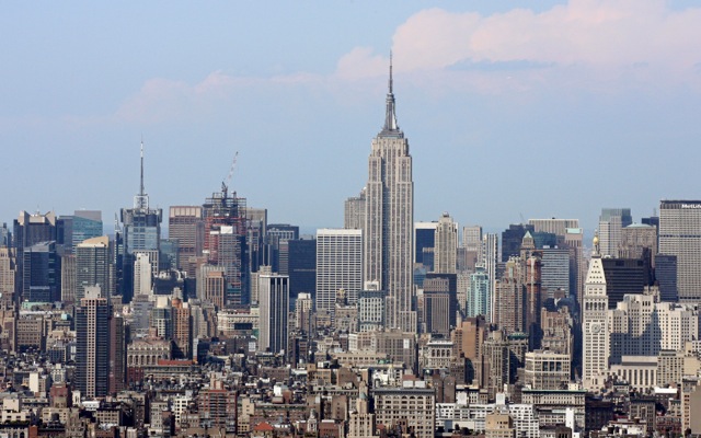 Empire State Building καλεί Wall Street!