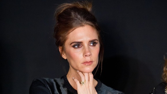 Victoria Beckham: Η συλλογή της θα πωλείται online