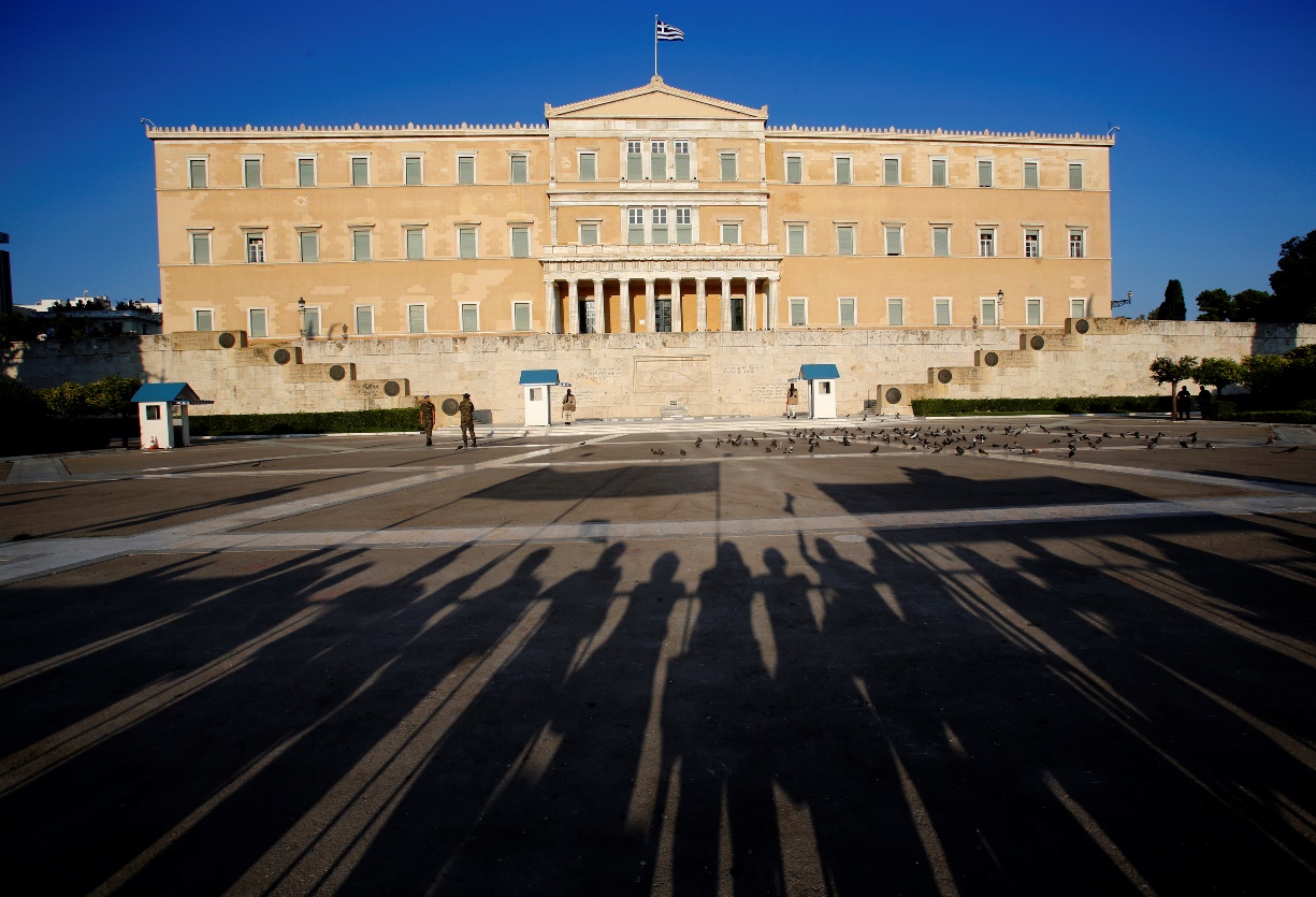 Δεν θα φτάνουν τα χρήματα για συντάξεις το 2016