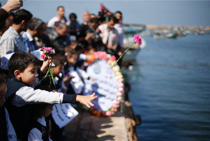 Η Ιταλία κακομεταχειρίζεται τους μετανάστες της Λαμπεντούζα