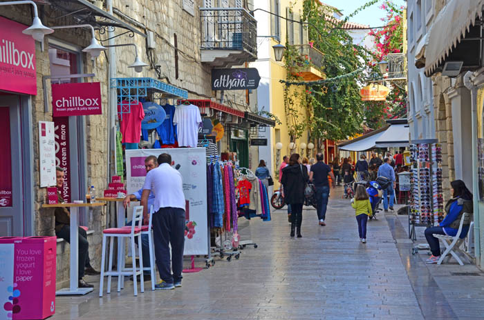 Οι περιοχές όπου θα λειτουργούν τα καταστήματα όλες τις Κυριακές