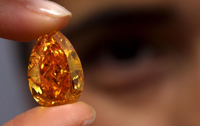 Ένα πορτοκαλί διαμάντι αξίας 35,5 εκατομμυρίων δολαρίων