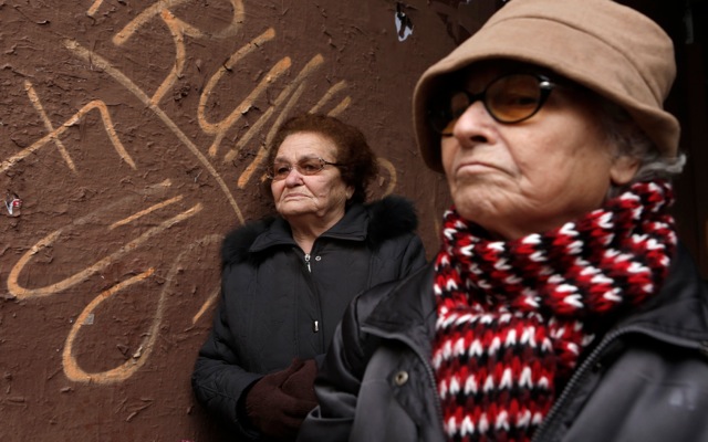 Χειρότερες οι συνθήκες διαβίωσης στην Ελλάδα χρόνο με τον χρόνο