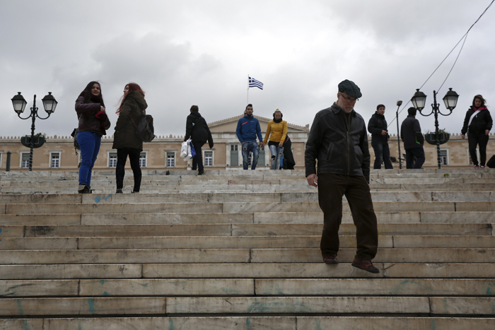 Ευρωβαρόμετρο: Οι Έλληνες λένε ότι η χώρα πήρε λάθος δρόμο