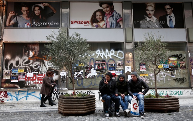 Με τάσεις φυγής και απαισιοδοξία υποδέχονται το 2014 οι Έλληνες