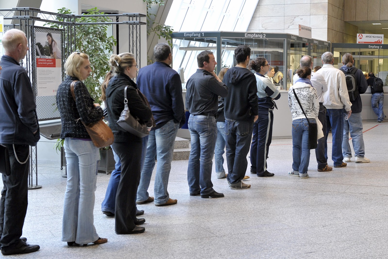 Νέος μισθός για τους μακροχρόνια ανέργους