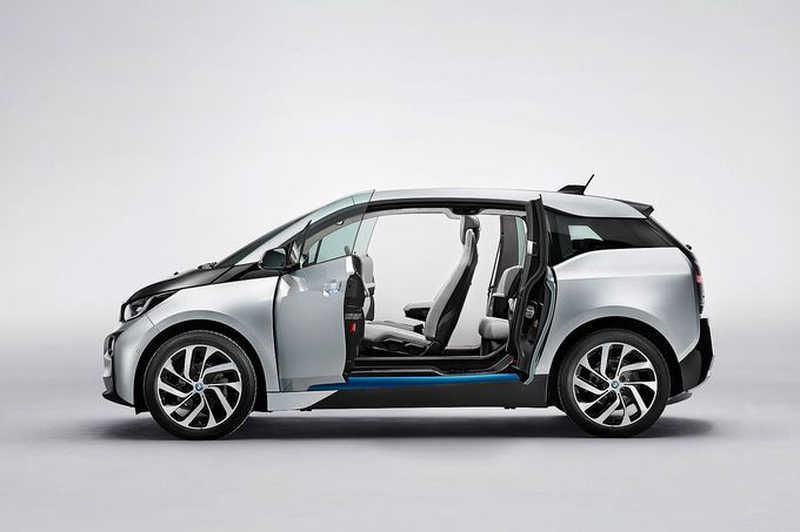 BMW i3: Βάλτο στη πρίζα