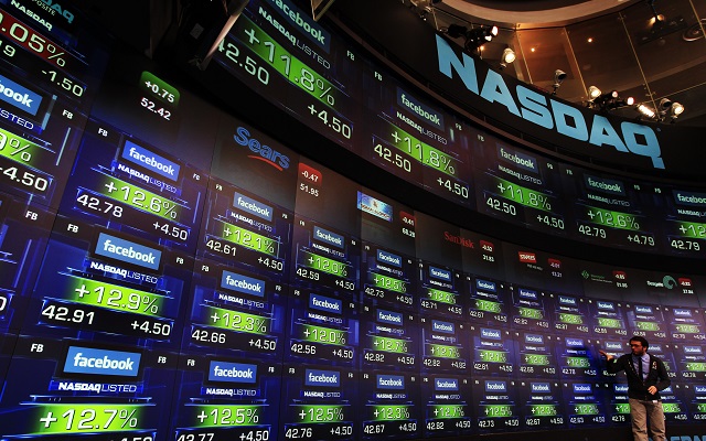 Το χρυσό ιωβηλαίο του δείκτη Nasdaq: Από τη Μicrosoft και την Amazon στη φούσκα dot-com και τον κορωνοϊό