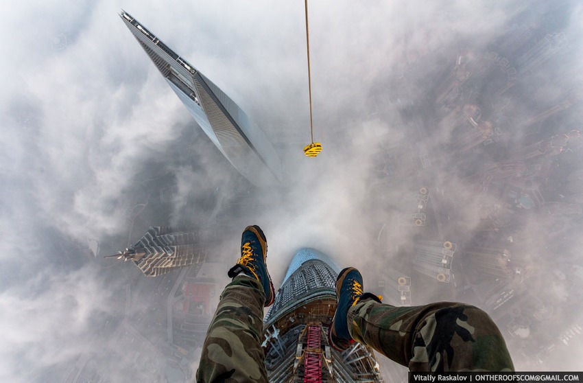 Εικόνες από τον πύργο της Σαγκάης που κόβουν την ανάσα