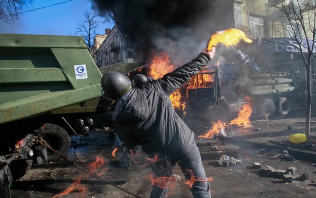 Νέος κύκλος ταραχών στο Κίεβο – Τρεις νεκροί, δεκάδες τραυματίες