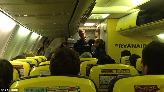 Βίντεο: H πτήση της Ryanair που εξόργισε τους επιβάτες της