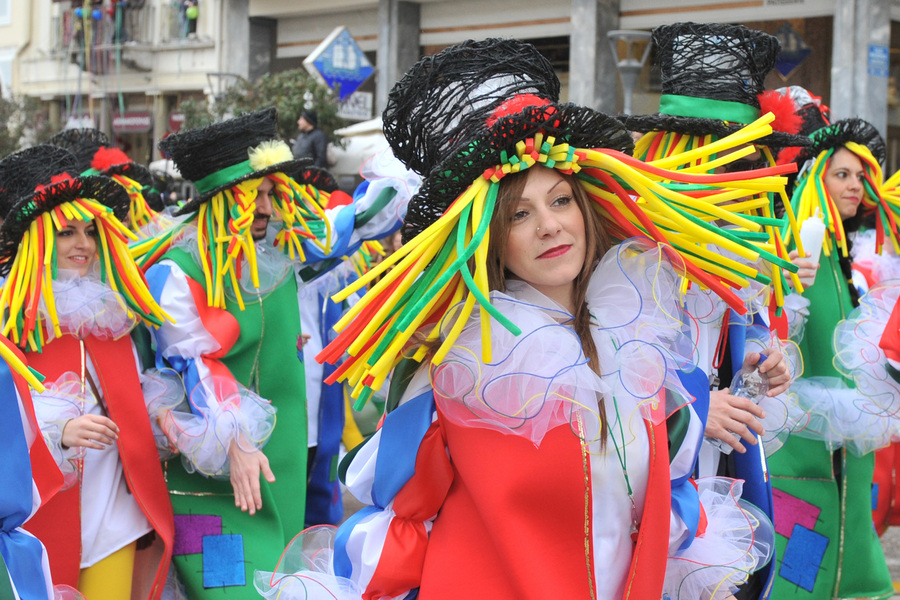 Πάτρα: Κορυφώνονται οι καρναβαλικές εκδηλώσεις με τις δύο μεγάλες παρελάσεις και τη συμμετοχή 50.000 καρναβαλιστών