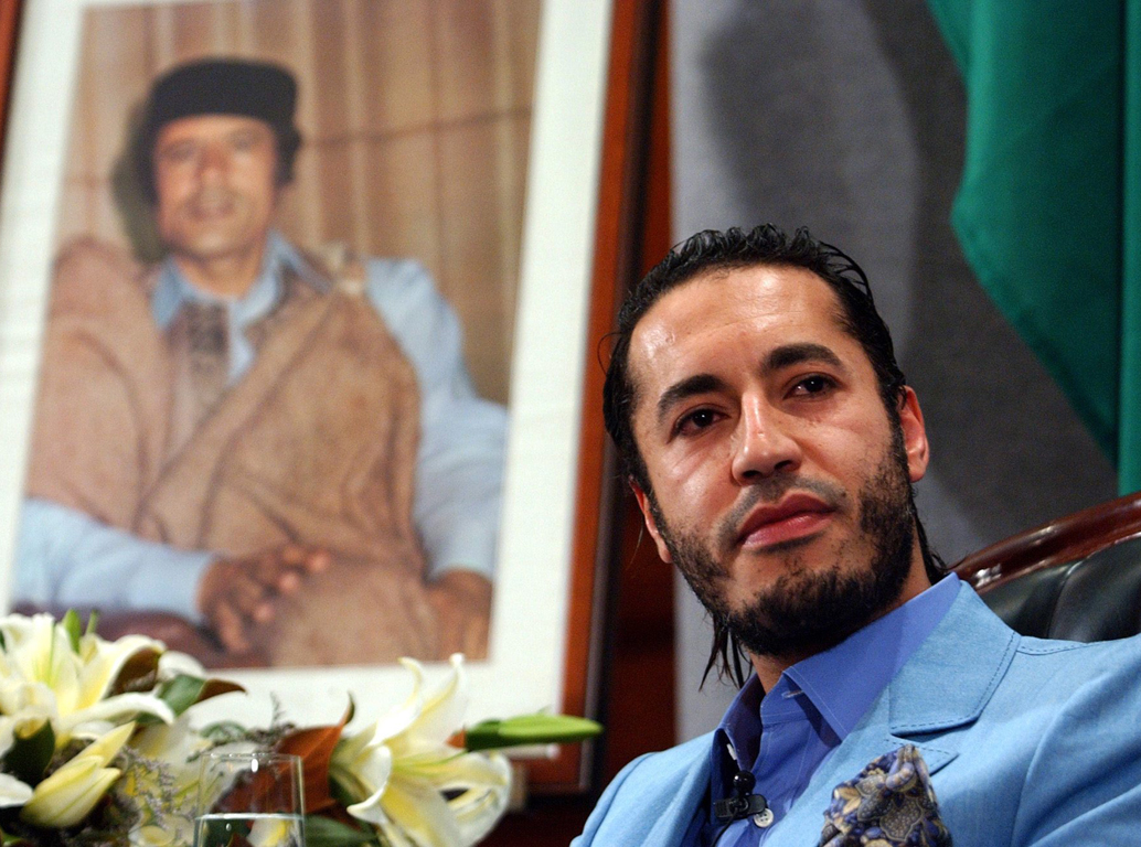 Εμφανώς καταβεβλημένος ο Σαάντι Καντάφι στη φυλακή