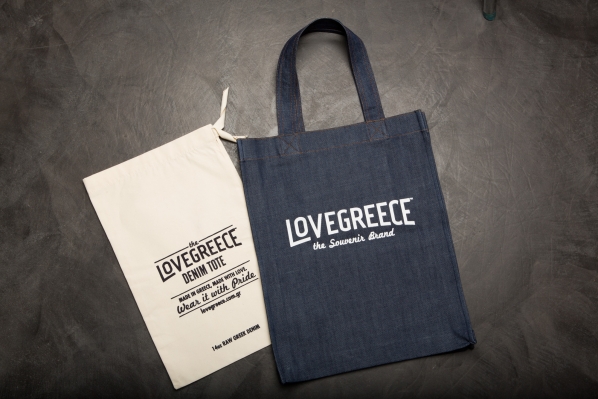 Lovegreece Denim Tote: Μια ελληνική τσάντα από τζιν