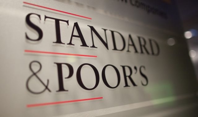 Η Standard & Poor’s ρίχνει τη Μόσχα στα «σκουπίδια»