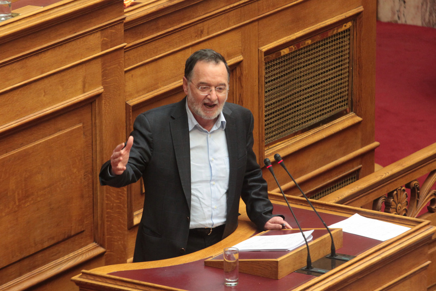 Ο Παναγιώτης Λαφαζάνης καλεί τους βουλευτές του ΣΥΡΙΖΑ να μην ψηφίσουν τη συμφωνία