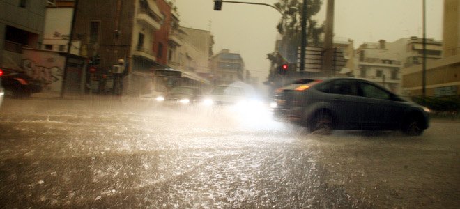 Έρχονται έκτακτα καιρικά φαινόμενα με λασποβροχές και καταιγίδες