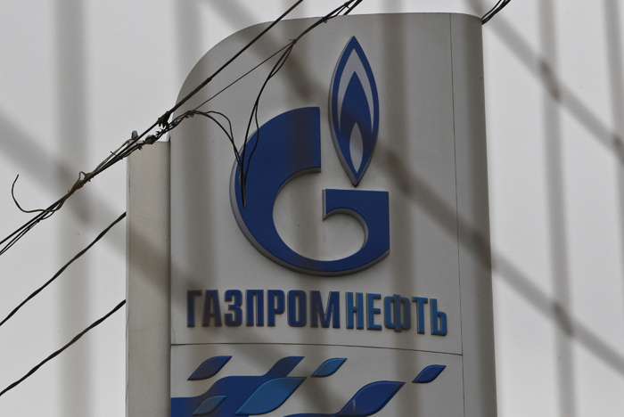 Απαρνείται το δολάριο η Gazprom Neft