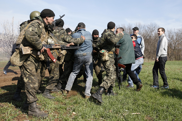 Σε θέσεις μάχης στην ανατολική Ουκρανία
