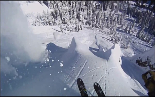 Κάνοντας σκι μέσα σε μια χιονοστιβάδα παρέα με μια GoPro