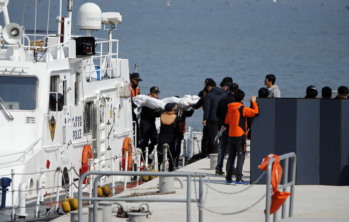 Ν. Κορέα: Κατηγορίες για εγκληματική αμέλεια στα μέλη του πληρώματος